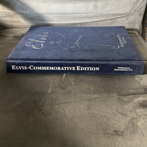 Elvis Gold Metallic Impression Collector Cards and Elvis Commemorative Book - Picture 11 of 12